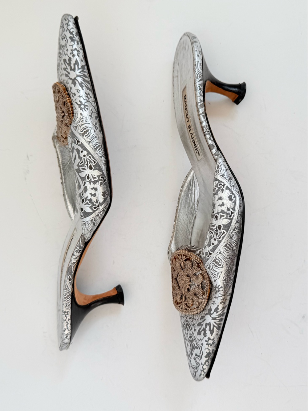 Manolo Blahnik Silver Metallic Brocade Jacquard Beaded Medallion mules heels 39 - Picture 7 of 8